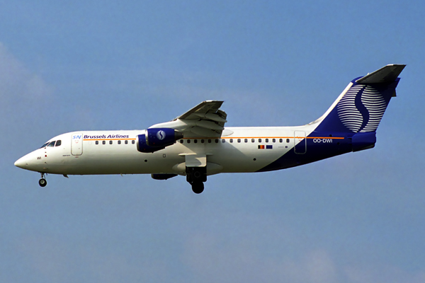 SN BRUSSELS AIRLINE AVRO RJ100 MAD RF 1653 9.jpg