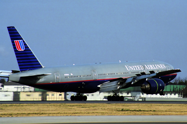 UNITED AIRLINES BOEING 777 200 NRT RF 1710 5.jpg