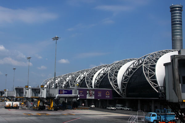 BANGKOK AIRPORT RF IMG_7378.jpg
