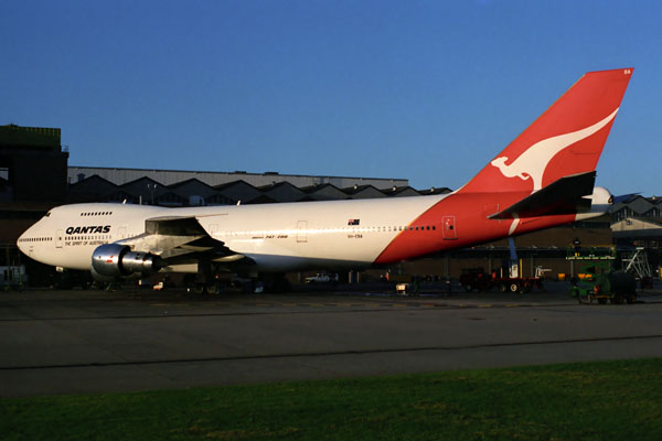 QANTAS BOEING 747 200 SYD RF 089 29.jpg