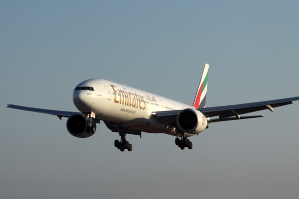 EMIRATES BOEING 777 300ER BNE RF IMG_7180.jpg