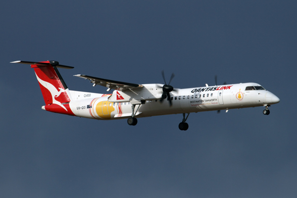 QANTAS LINK DASH 8 400 MEL RF IMG_8706.jpg