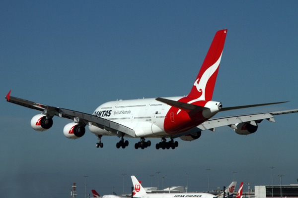 QANTAS AIRBUS A380 SYD RF IMG_9389.jpg