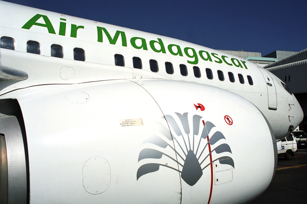 AIR MADAGASCAR BOEING 737 300 JNB RF 1869 3.jpg