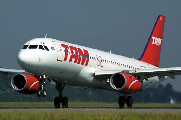 TAM AIRBUS A320 GRU RF 1736 30