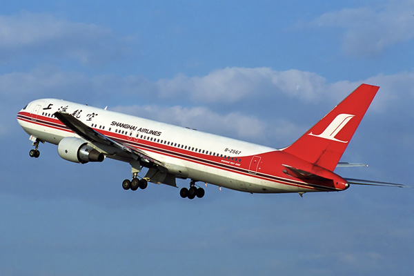 SHANGHAI AIRLINES BOEING 767 300 BJS RF 1671 3.jpg