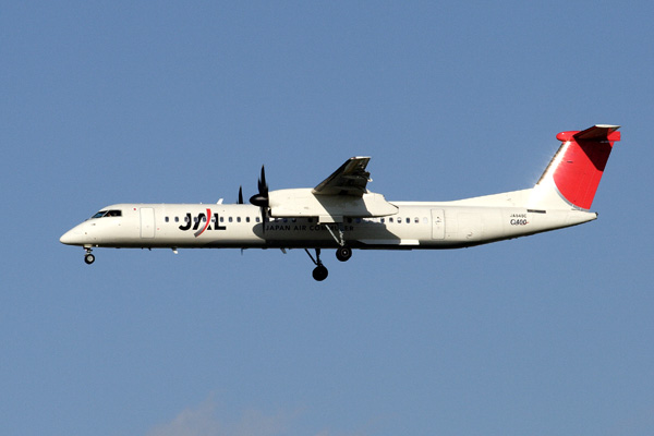 JAPAN AIR COMMUTER DASH 8 400 ITM RF  IMG_7420.jpg