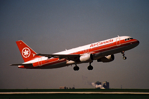 AIR CANADA A320 YYZ RF.jpg