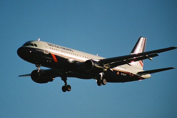 BRITISH AIRWAYS AIRBUS A320 LHR RF.jpg