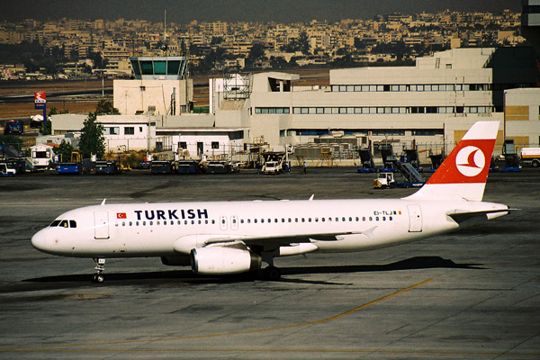 TURKISH AIRBUS A320 ATH RF 1179 34