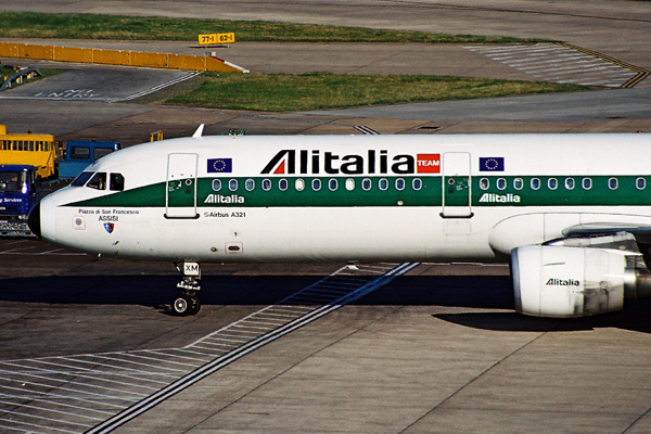 ALITALIA TEAM AIRBUS A321 LHR RF 1400 35