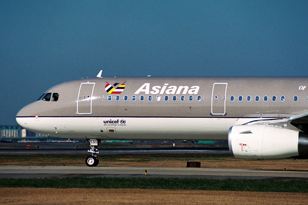 ASIANA AIRBUS A321 GMP RF A2 32.jpg