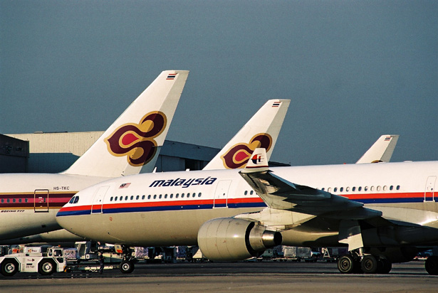 MALAYSIA AIRBUS A330 300 BKK RF 1519 1