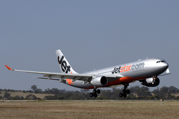 JETSTAR AIRBUS A330 200 MEL RF IMG_7298 P.jpg