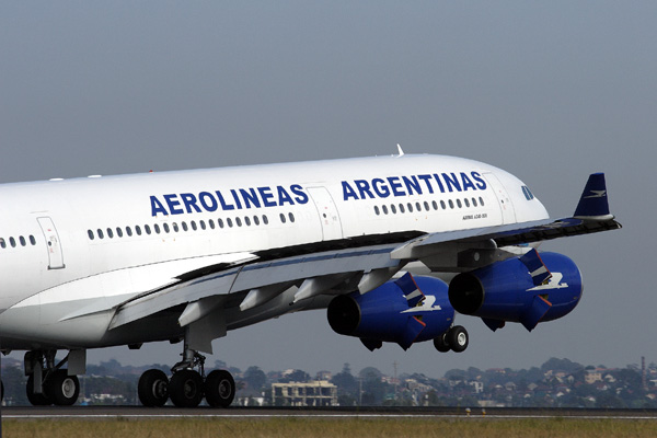 AEROLINEAS ARGENTINAS AIRBUS A340 SYD RF IMG_7973 .jpg