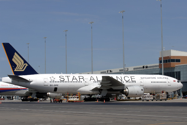 SINGAPORE AIRLINES BOEING 777 200 ADL RF IMG_7731 .jpg