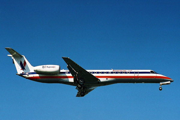 AMERICAN EAGLE EMBRAER 135 JFK RF 1630 30.jpg