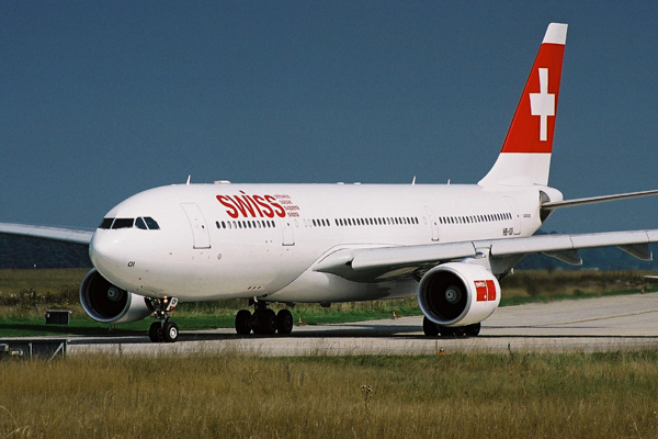 SWISS AIRBUS A330 200 GVA RF 1656 17.jpg