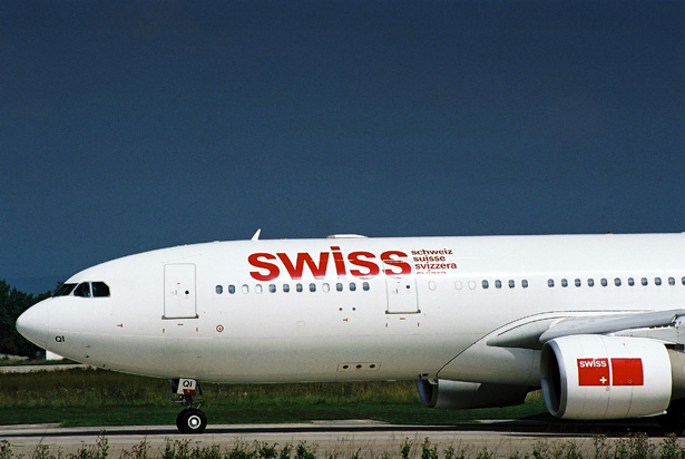 SWISS AIRBUS A330 200 GVA RF 1656 24.jpg