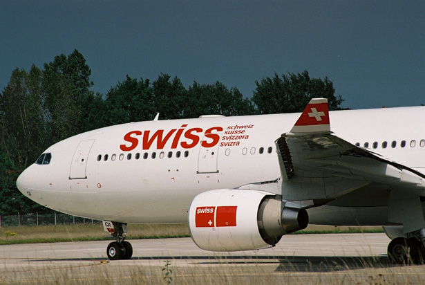 SWISS AIRBUS A330 200 GVA RF 1656 29.jpg