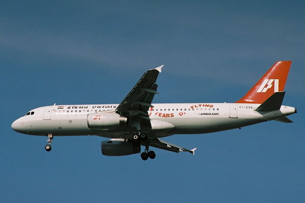 INDIAN AIRLINES AIRBUS A320 BKK RF 1796 7.jpg