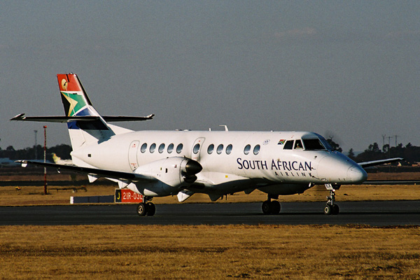 SOUTH AFRICAN AIRLINK BAE J41 JNB RF 1871 27.jpg
