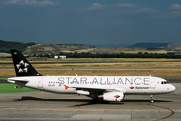 SPANAIR AIRBUS A320 MAD RF 1849 17.jpg