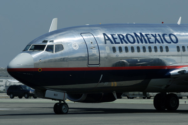 AERO MEXICO BOEING 737 700 LAX RF.jpg