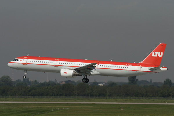 LTU AIRBUS  A321 DUS RF.jpg