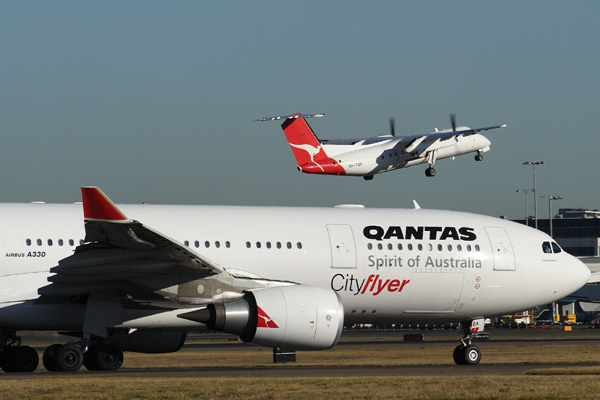 QANTAS AIRCRAFT SYD RF jpg