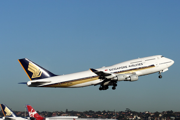 SINGAPORE AIRLINES BOEING  747 400 SYD RF.jpg