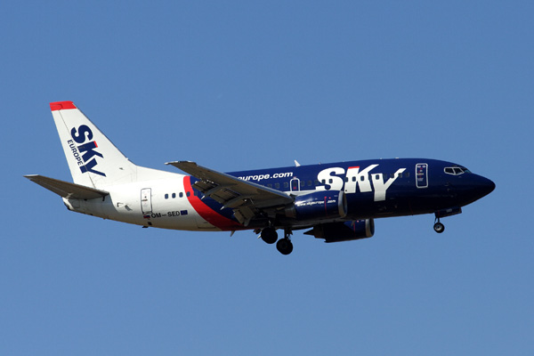SKY EUROPE BOEING 737 500 ORY RF.jpg