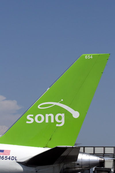 SONG BOEING 757 RF.jpg