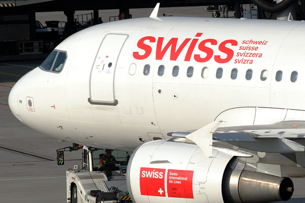 SWISS AIRBUS  A319 ZRH RF.jpg