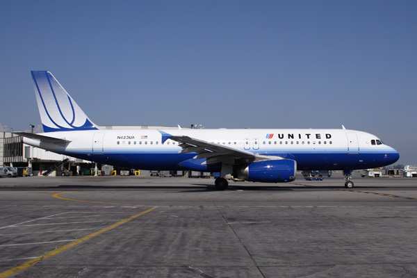 UNITED AIRBUS A320 LAX RF.jpg