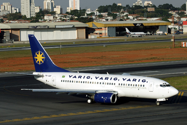 VARIG BOEING 737 300 CGH RF.jpg