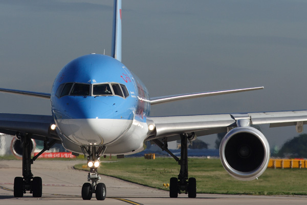 THOMSON BOEING 757 200 MAN RF.jpg