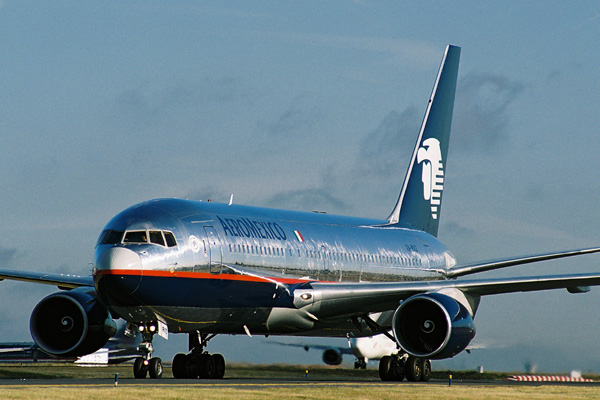 AERO MEXICO BOEING 767 300 CDG RF 1862 20.jpg