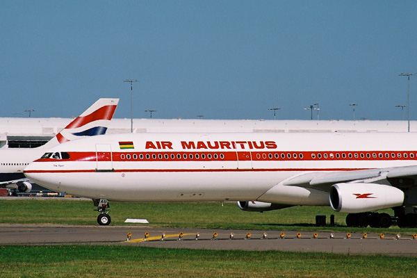 AIR MAURITIUS AIRBUS A340 SYD RF.jpg