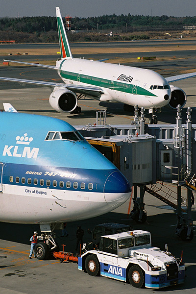 KLM ALITALIA AIRCRAFT NRT RF.jpg