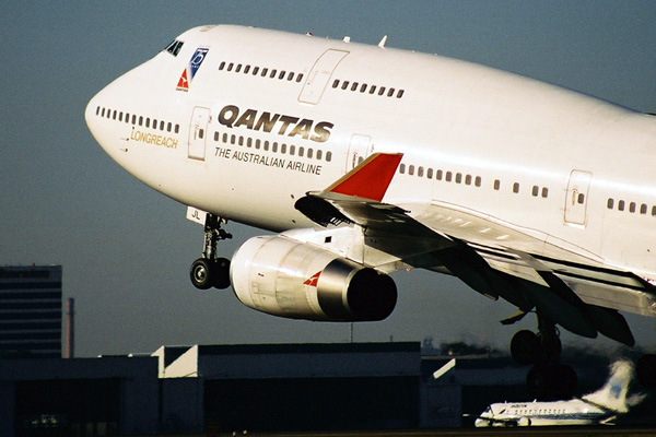 QANTAS BOEING 747 400 SYD RF 3.jpg