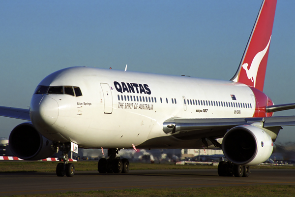 QANTAS BOEING 767 200 SYD 1574 21 RF.jpg