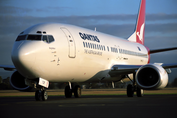 QANTAS BOEING 737 400 HBA RF 751.jpg