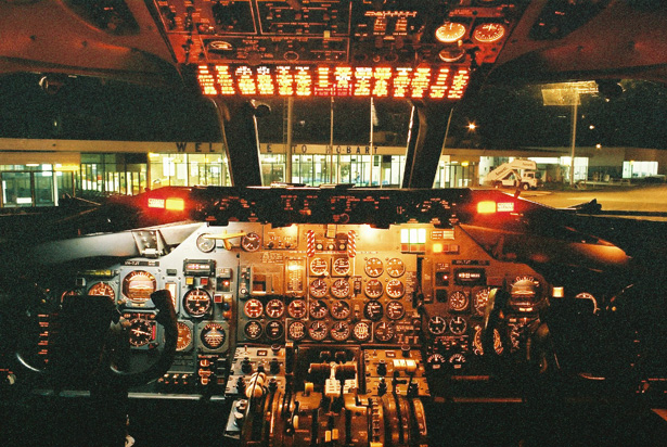 TRANS AUSTRALIA DC9 FLIGHT DECK HBA RF 94 1.jpg