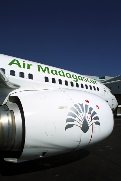 AIR MADAGASCAR BOEING 737 300 JNB RF 1869 4.jpg