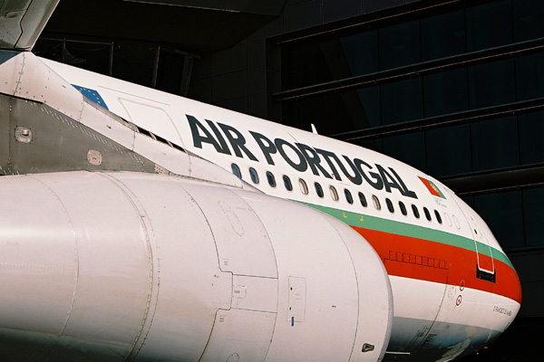TAP AIR PORTUGAL AIRBUS A340 300 JNB RF 1869 20.jpg