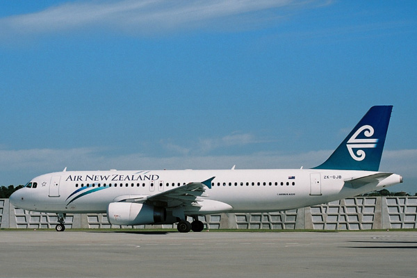 AIR NEW ZEALAND AIRBUS A320 SYD RF 1829 8.jpg