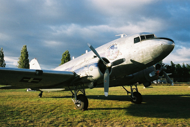 DOUGLAS DC3 HBA RF 1829 3.jpg