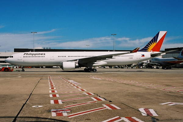 PHILIPPINES AIRBUS A330 300 SYD RF 1829 27.jpg