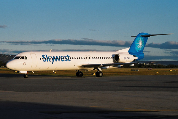 SKYWEST FOKKER 100 PER RF 1886 12.jpg